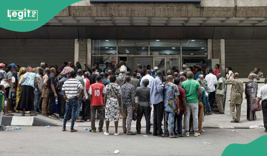 Nigerian Bank Apologises for Poor Network, Opens Branches Weekend